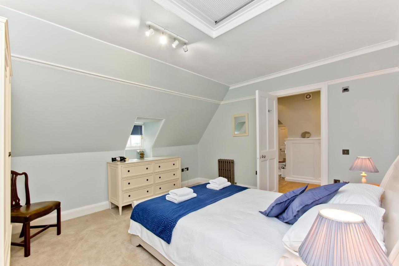 Luxury 3-Bedroom Apartment With Stunning Views At Ramsay Garden 爱丁堡 外观 照片